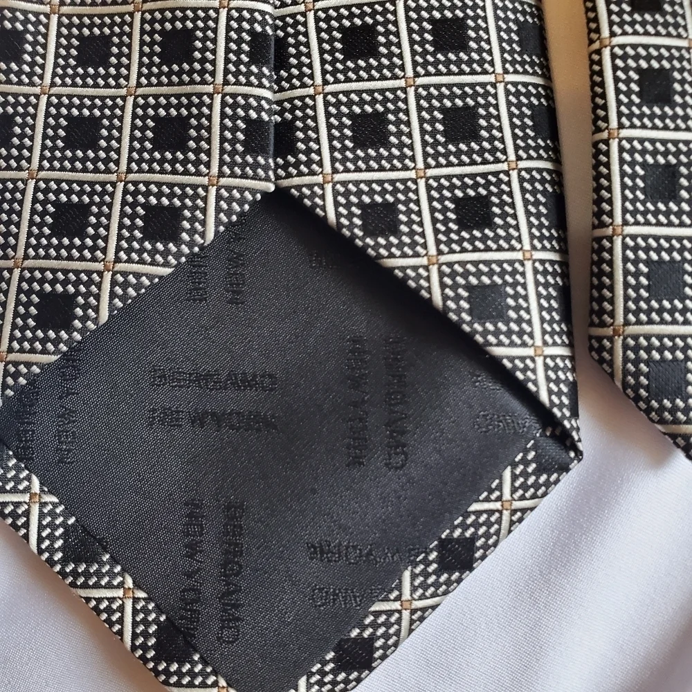 Bergamo New York men's Black and white  tie
